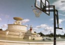 (Vidéo) Kyle Singler tente des trick shots dans la ville de Detroit